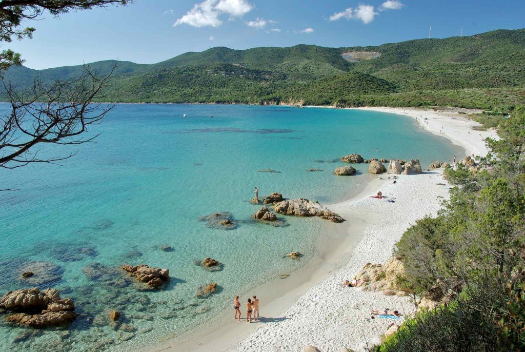Visiter les plages de Corse sans véhicule