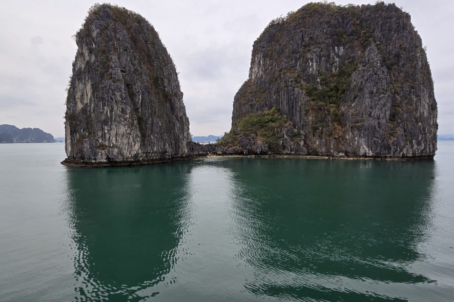 Baie d’Halong vs baie de Lan Ha