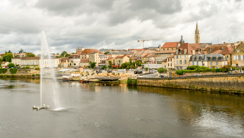 Bergerac face à la Dordogne