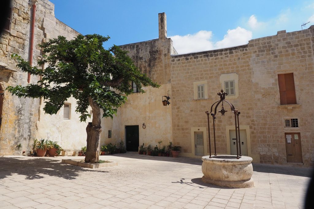 Place époque médiévale à La Valette